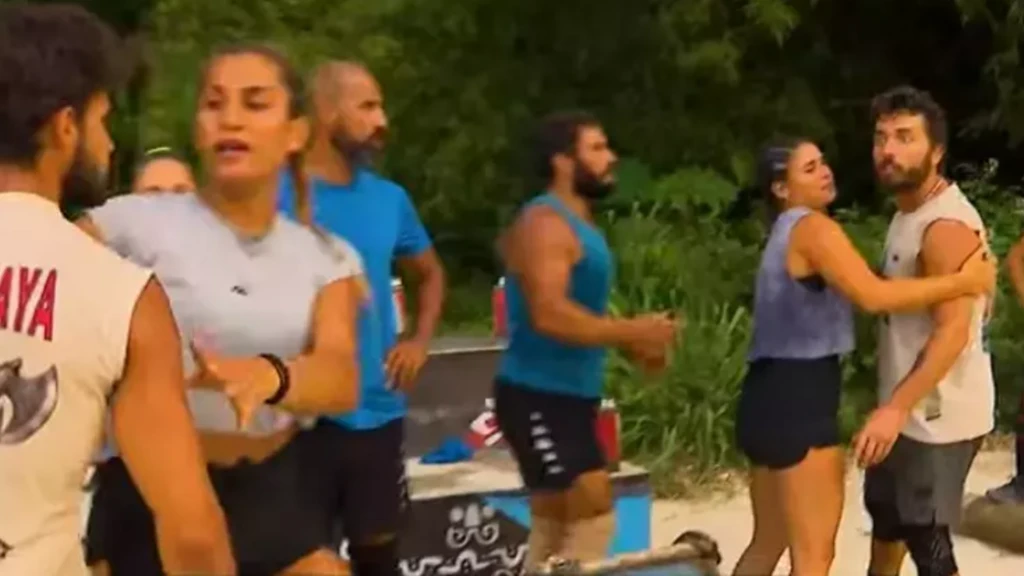 Survivor 2025te buyuk kavga Batuhan ve Yusuf birbirine girdi takim arkadaslari zor ayirdi 2