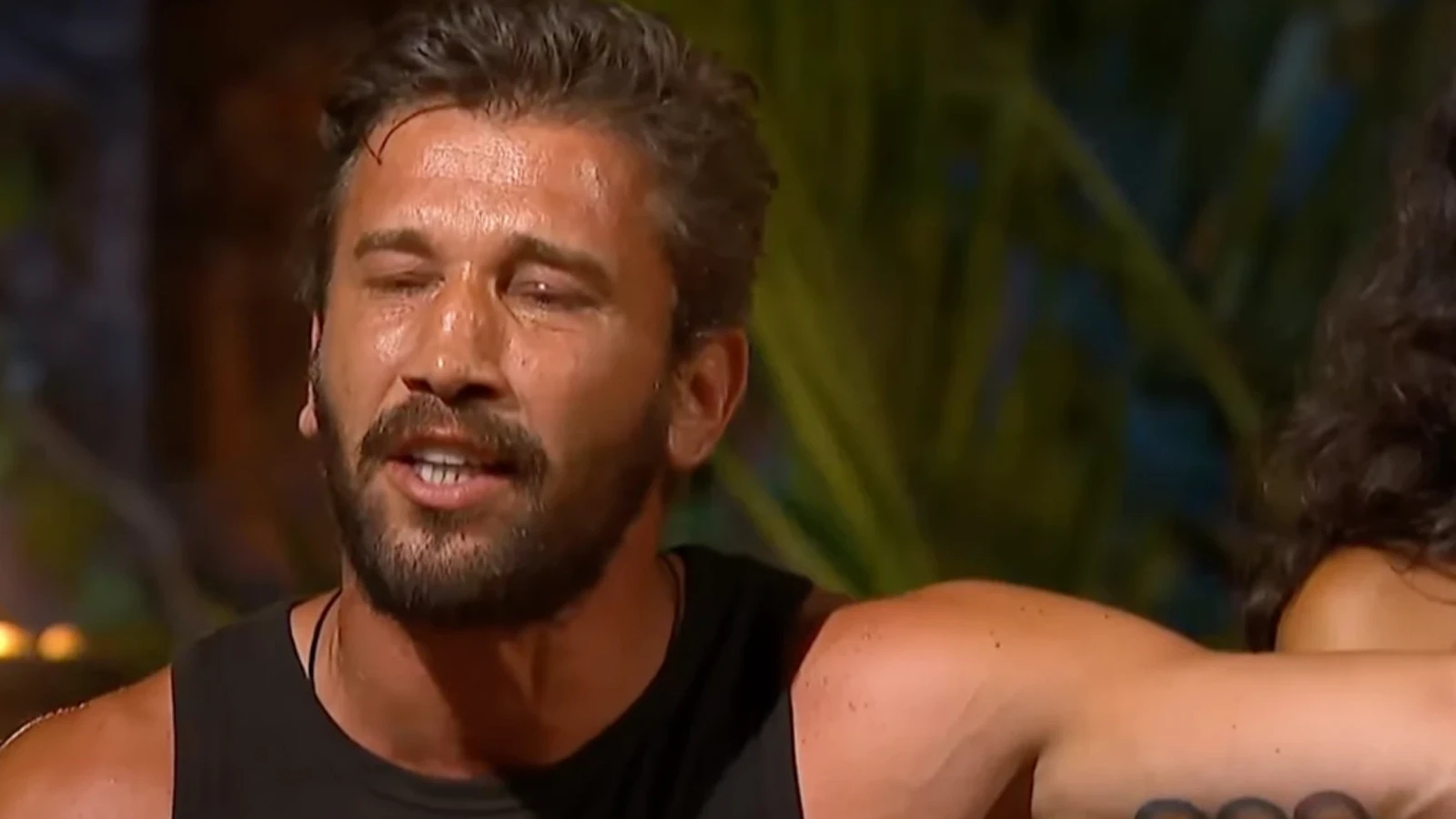 Survivor 2025te kriz buyuyor Acun Ilicali sokta bu kez Ademin ailesinden tehdit mesaji geldi