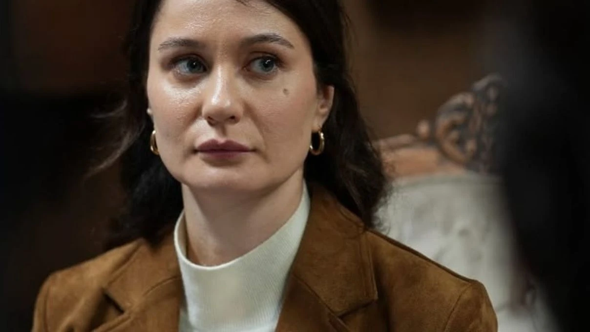 Taşacak Bu Deniz’de Koçari’nin kızı Berna Koraltürk oluyor! ‘İlve’ rolüyle fırtına gibi geliyor! 4 TASACAK BU DENIZ DIZISINDE KOCARI AILESININ KIZI ILVE KIMDIR