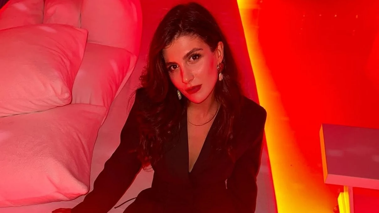 TASACAK BU DENIZIN SAVCI FERIDESI NAZ CAGLA IRMAK KIMDIR