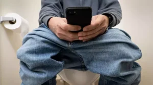 Telefonla tuvalete girenler dikkat