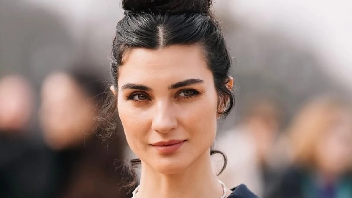 Tuba Büyüküstün’ün Hakan Sabancı ile aşk yaşadığı iddia edilmişti! Ünlü oyuncudan kafaları karıştıran cevap geldi
