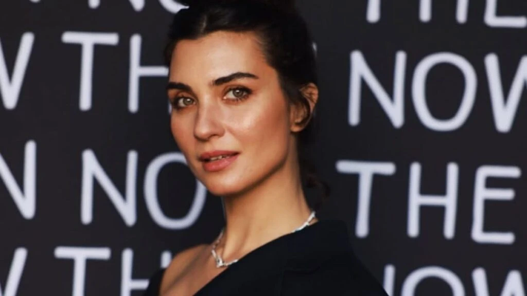 Tuba Büyüküstün’ün Hakan Sabancı ile aşk yaşadığı iddia edilmişti! Ünlü oyuncudan kafaları karıştıran cevap geldi