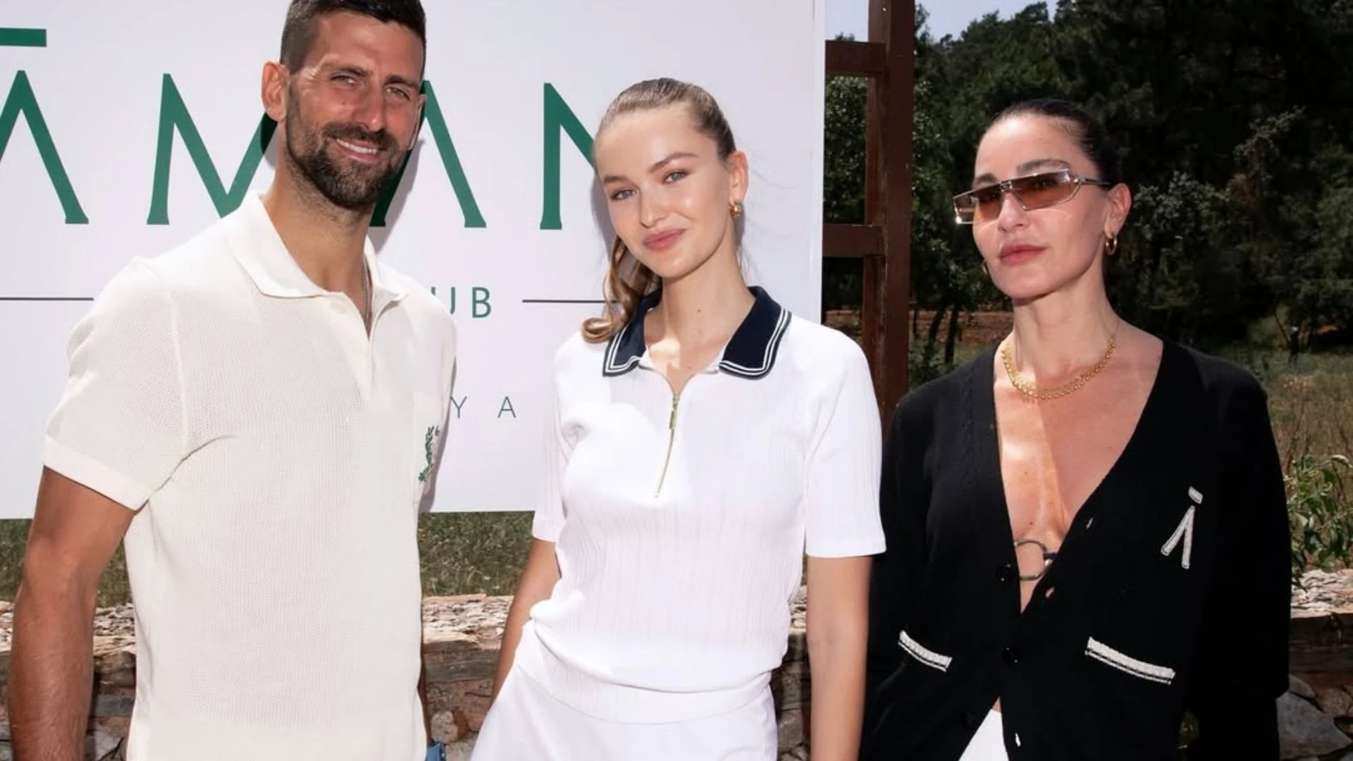 Unlu tenisci Novak Djokovic oyuncu Ece Sukan ile kortta bulustu