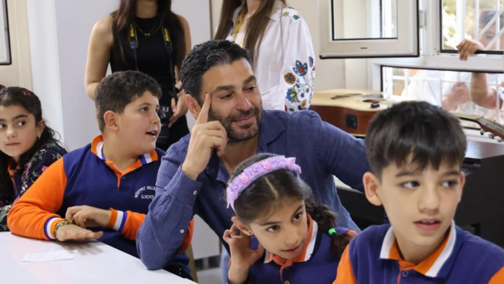 Usta oyuncu Perihan Savas Ay Yapimin NOW TV icin hazirladigi Sahtekarlar dizisinde Huma karakteriyle izleyici karsisina cikiyor. Fedakarligi ve aile baglariyla one cikan Huma dizinin en duy 18