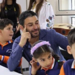 Usta oyuncu Perihan Savas Ay Yapimin NOW TV icin hazirladigi Sahtekarlar dizisinde Huma karakteriyle izleyici karsisina cikiyor. Fedakarligi ve aile baglariyla one cikan Huma dizinin en duy 18