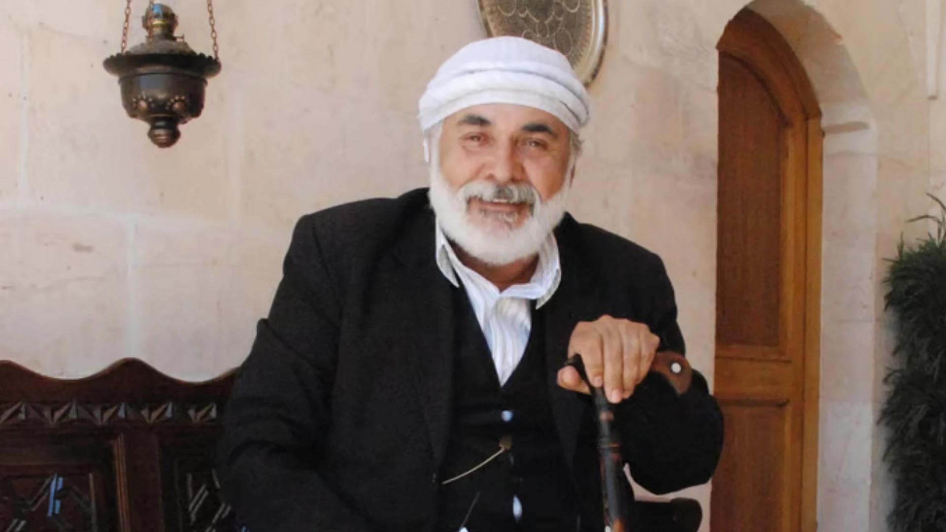 Usta oyuncu Perihan Savas Ay Yapimin NOW TV icin hazirladigi Sahtekarlar dizisinde Huma karakteriyle izleyici karsisina cikiyor. Fedakarligi ve aile baglariyla one cikan Huma dizinin en duy 22
