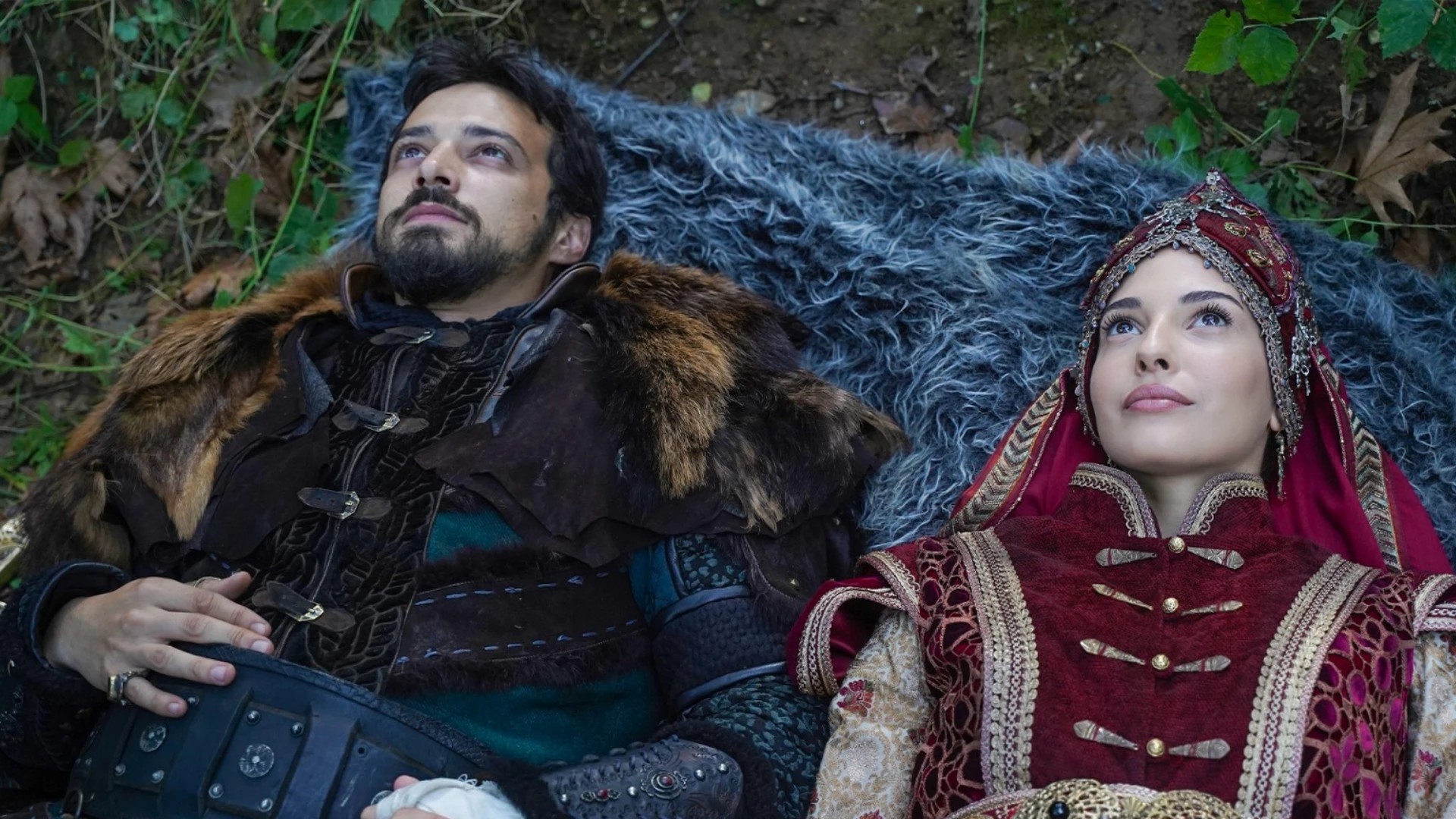 Usta oyuncu Perihan Savas Ay Yapimin NOW TV icin hazirladigi Sahtekarlar dizisinde Huma karakteriyle izleyici karsisina cikiyor. Fedakarligi ve aile baglariyla one cikan Huma dizinin en duy 50