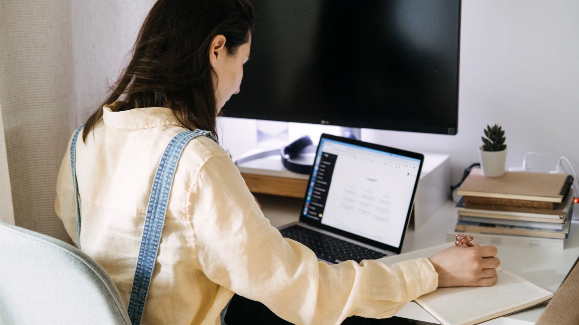 Kadınların ChatGPT’ye En Çok Sorduğu Soru: "Neden Mutsuzum?" 4 Usta oyuncu Perihan Savas Ay Yapimin NOW TV icin hazirladigi Sahtekarlar dizisinde Huma karakteriyle izleyici karsisina cikiyor. Fedakarligi ve aile baglariyla one cikan Huma dizinin en duy 60