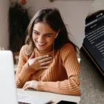 Usta oyuncu Perihan Savas Ay Yapimin NOW TV icin hazirladigi Sahtekarlar dizisinde Huma karakteriyle izleyici karsisina cikiyor. Fedakarligi ve aile baglariyla one cikan Huma dizinin en duy 65