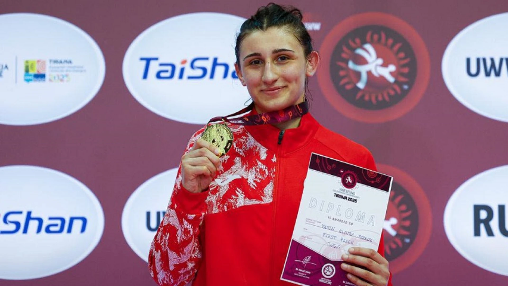 Erzincanlı milli güreşçi Elmira Yasin, U23 dünya güreş şampiyonası’nda bronz madalya kazandı! 6 Usta oyuncu Perihan Savas Ay Yapimin NOW TV icin hazirladigi Sahtekarlar dizisinde Huma karakteriyle izleyici karsisina cikiyor. Fedakarligi ve aile baglariyla one cikan Huma dizinin en duy 86