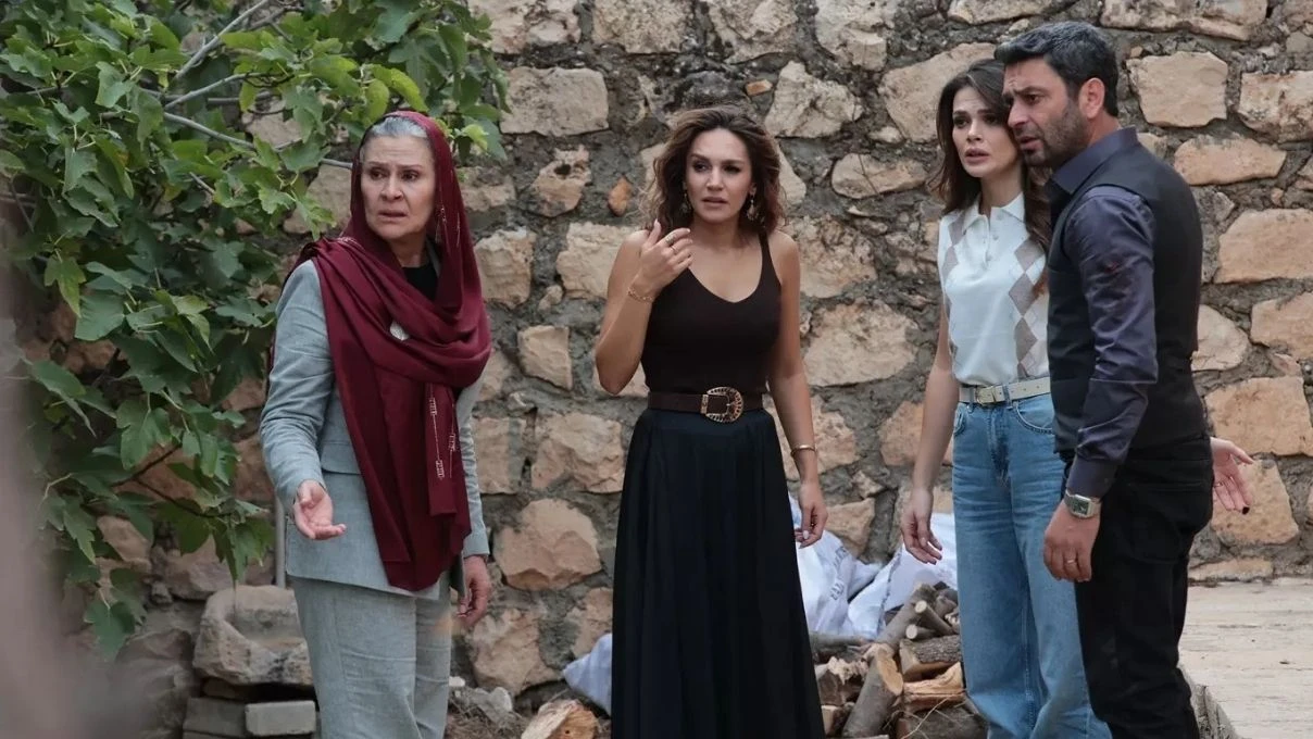 Uzak Şehir son bölüm nereden izlenir? Boran’ın uyandığı sahne sosyal medyaya damga vurdu 5 Uzak Şehir son bölüm nereden izlenir? Boran’ın uyandığı sahne sosyal medyaya damga vurdu