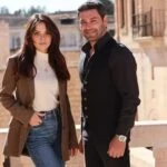 Uzak Sehir dizisi ekibi sezon finali yemeginde bir araya geldi Sinem Unsal ve Ozan Akbaba ekibin enlerini acikladi