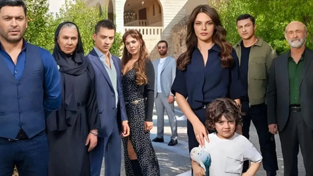 Uzak Sehir dizisinden hangi oyuncu ayrildi Kiyafet sahnesi sosyal medyanin gundeminden dusmedi