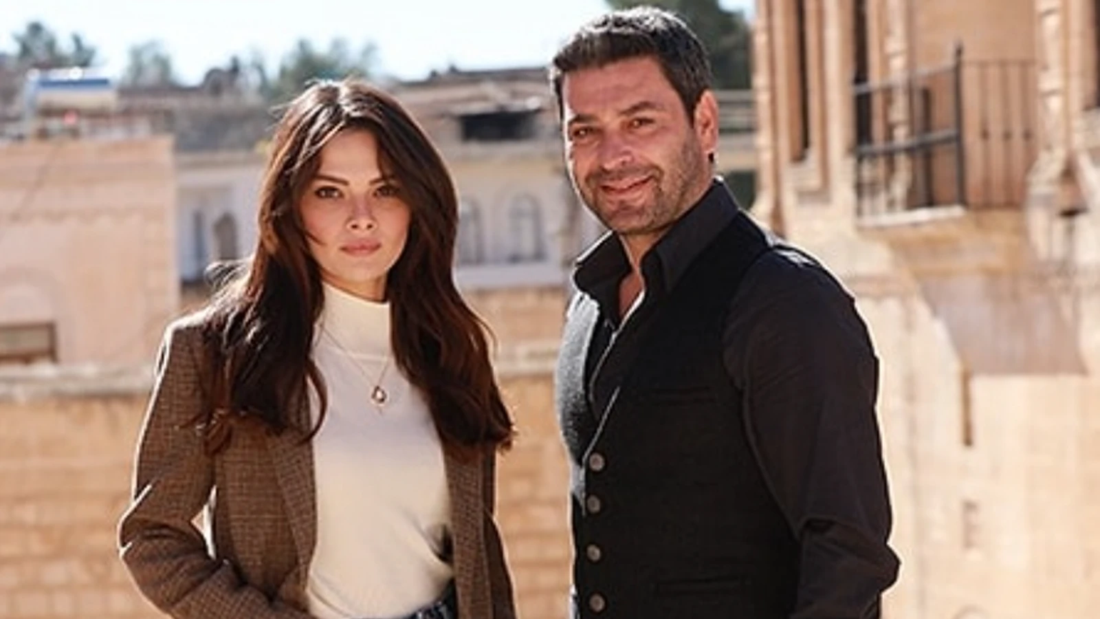 Uzak Sehirin Alyasi Sinem Unsal ve Cihani Ozan Akbabanin reklam filmi izleyiciden tam not aldi