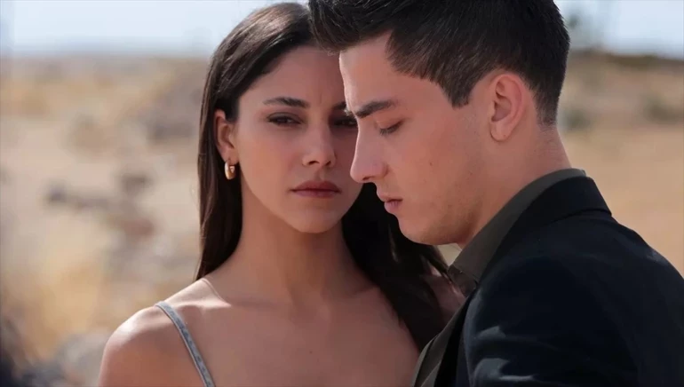 Uzak Şehir Hint dizilerine karşı! Alya ve Sadakat Hanım sosyal medyayı salladı 6 Uzak sehir 5 7