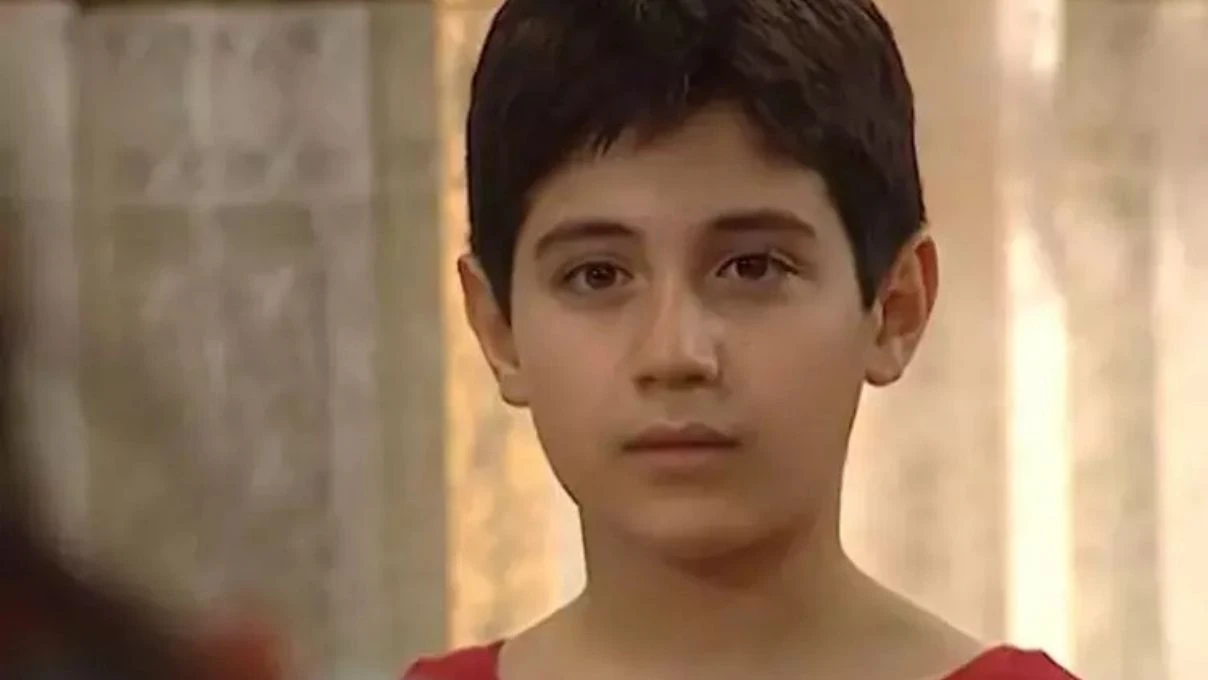 Yabancı Damat dizisinin oyuncuları yıllar sonra bir arada! Ozan Uğurlu ve Sumru Yavrucuk tiyatro oyununda buluştu