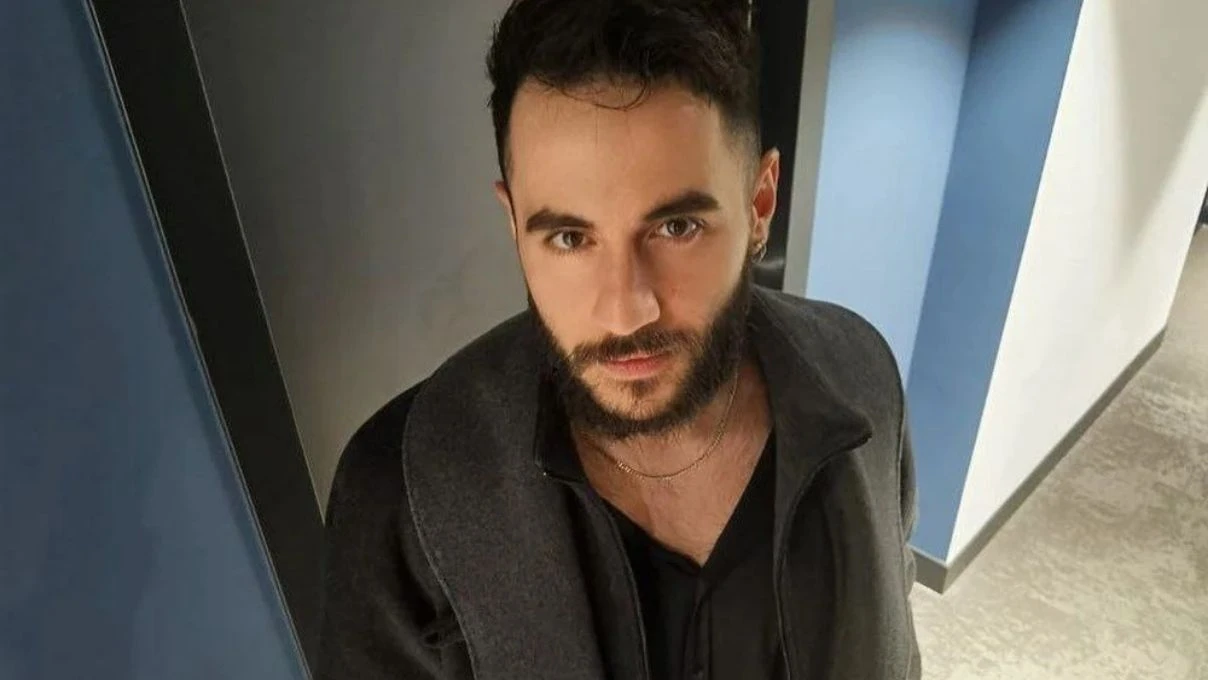 Yabancı Damat dizisinin oyuncuları yıllar sonra bir arada! Ozan Uğurlu ve Sumru Yavrucuk tiyatro oyununda buluştu