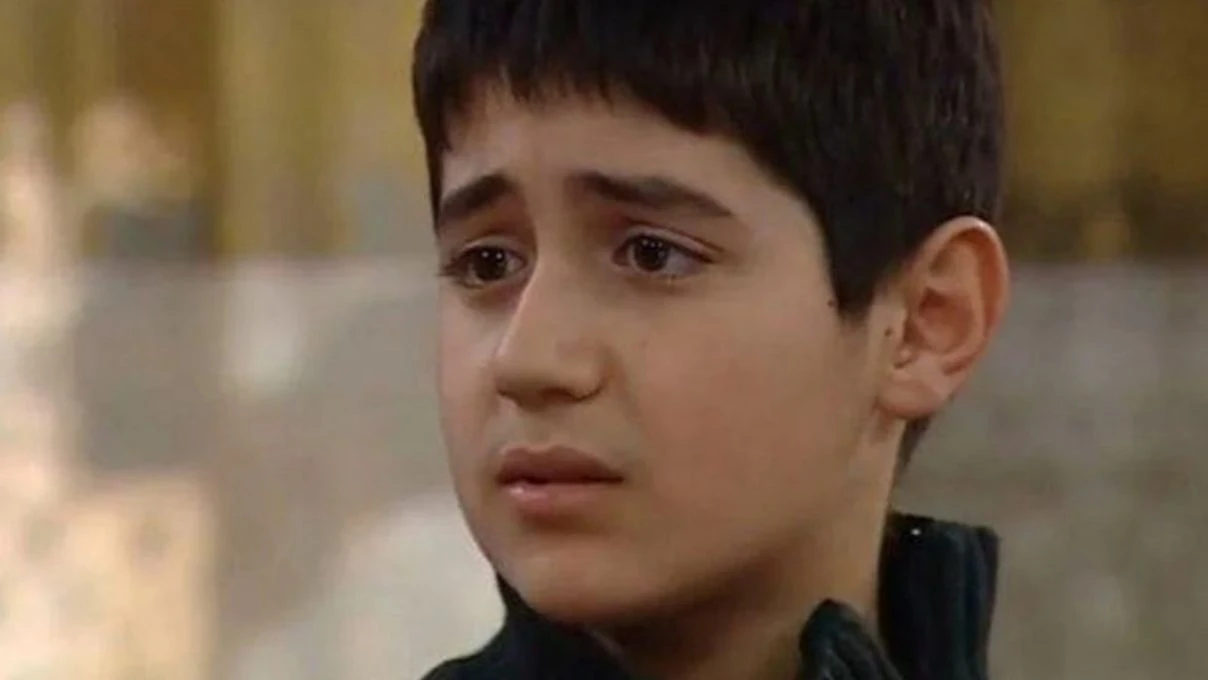 Yabancı Damat dizisinin oyuncuları yıllar sonra bir arada! Ozan Uğurlu ve Sumru Yavrucuk tiyatro oyununda buluştu