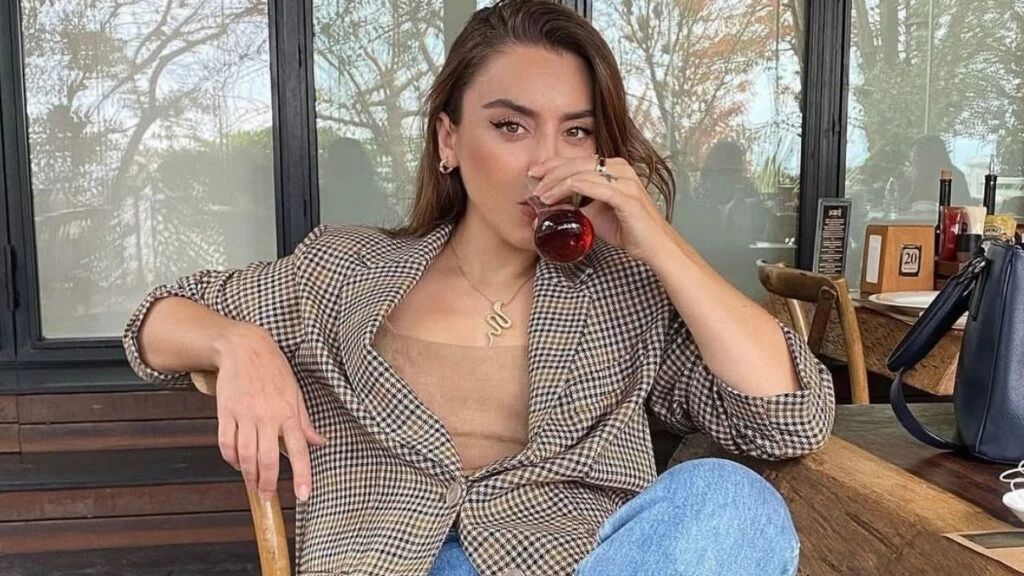 Sabri Sarıoğlu eşi Yağmur Sarıoğlu kimdir? Yağmur Sarıoğlu kaç yaşında mesleği ne? 4 Sabri Sarıoğlu eşi Yağmur Sarıoğlu kimdir? Yağmur Sarıoğlu kaç yaşında mesleği ne?
