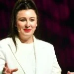 Yasemin Sakallıoğlu’nun Antalya’daki gösterisine binlerce kişi akın etti! Ünlü komedyen 40 derece sıcakta 3 kilo verdi