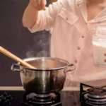 Yemek piserken tuzu ne zaman atilmali Bu bilgi hayatinizi degistirecek