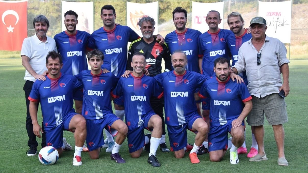 Yılmaz Erdoğan Köyceğiz’de halı saha açtı! Açılışa ünlü isimler akın etti 1 Yılmaz Erdoğan Köyceğiz’de halı saha açtı! Açılışa ünlü isimler akın etti