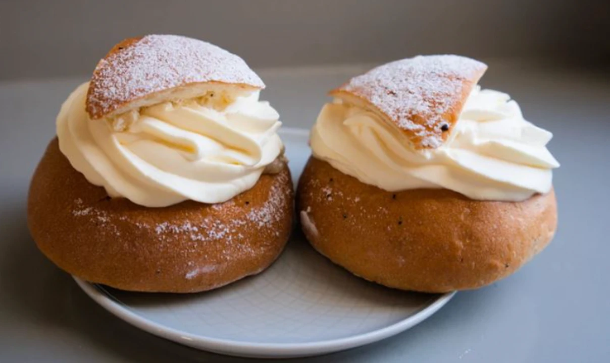 Yiyeni sasirtan Isvec kralini olduren tatli Tarcin ve bademle yapiliyor yiyenler mest oluyor Semla tatlisi