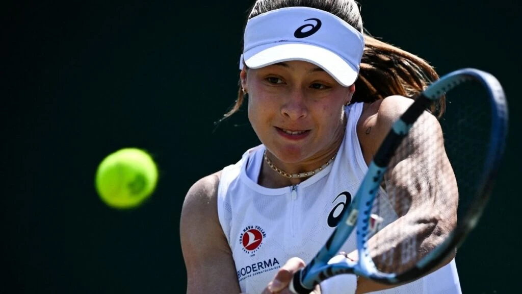 Zeynep Sönmez Wimbledon’da tarih yazdı! 75 yıl sonra 3. tura çıkan ilk Türk tenisçi oldu