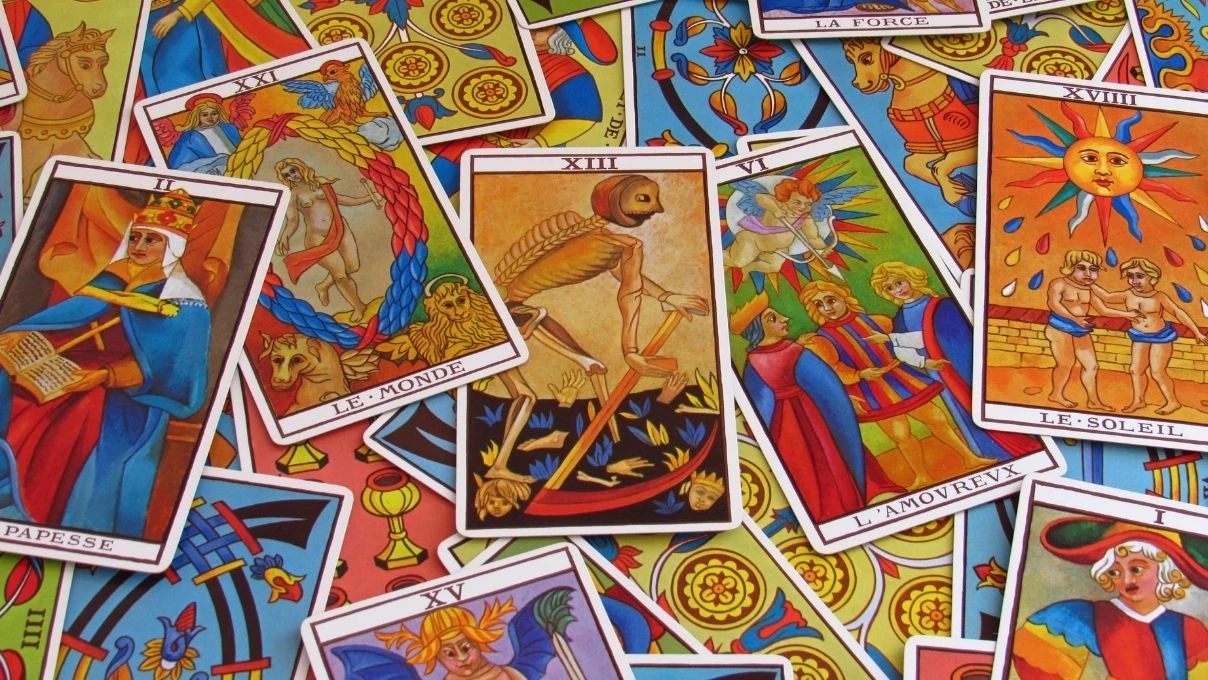 Günlük tarot kart açılımı 22 Eylül 2025! Sabır, güç ve aşk enerjilerinde denge kurun
