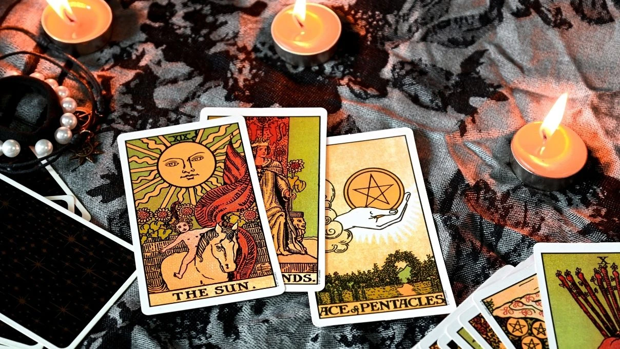 Günlük tarot kart açılımı 22 Eylül 2025! Sabır, güç ve aşk enerjilerinde denge kurun