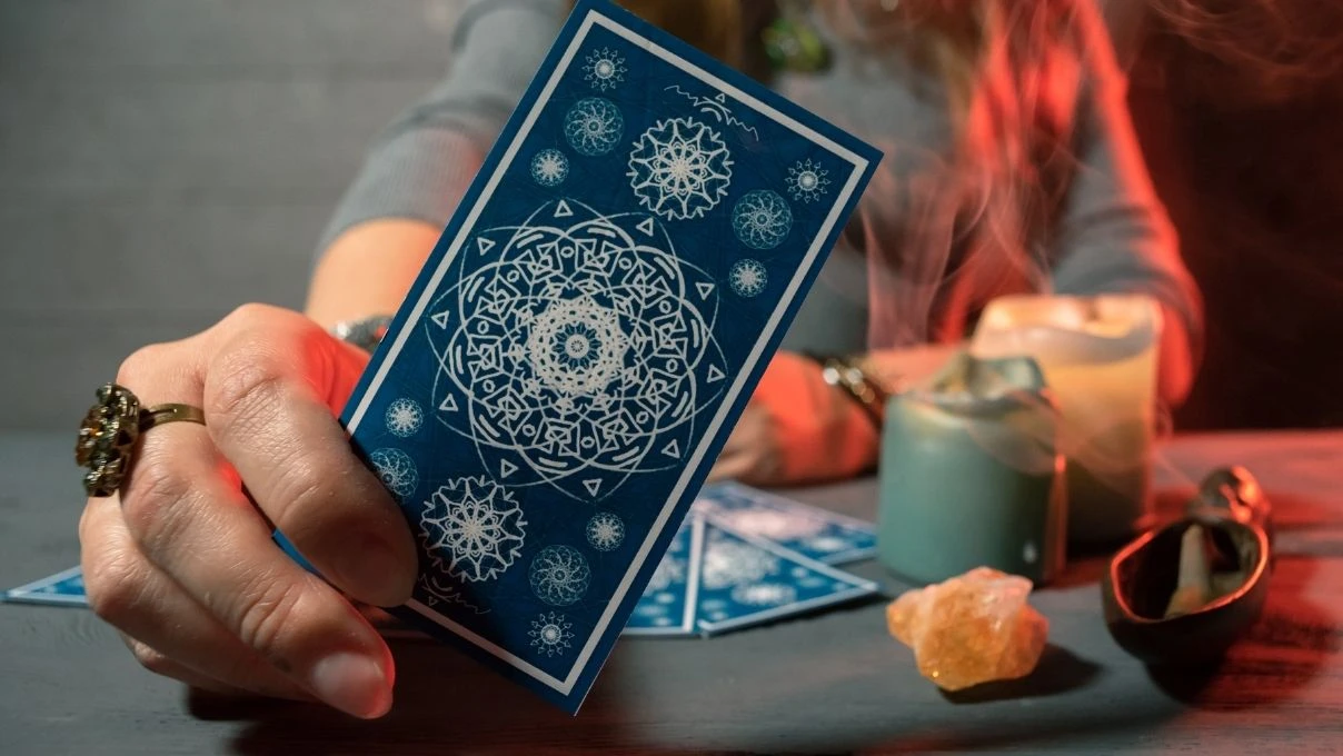 Günlük tarot kart açılımı 18 Eylül 2025! Geleceğinize yönelik yatırımlar yapın