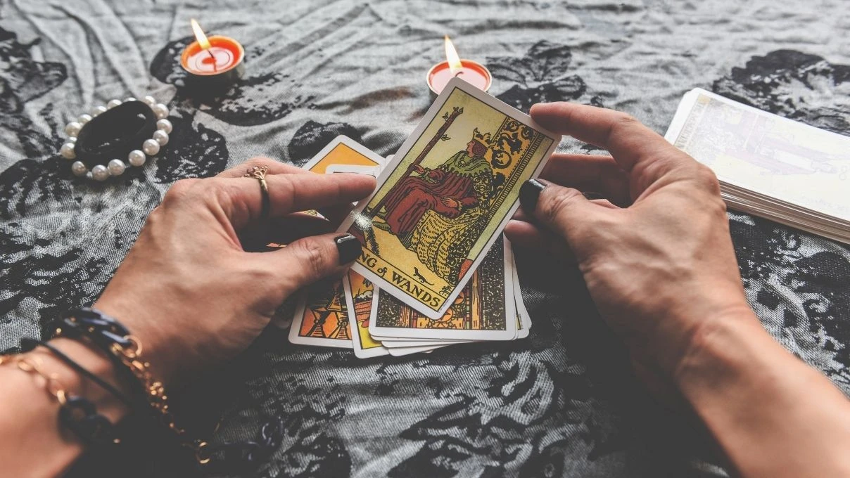 Günlük tarot kart açılımı 18 Eylül 2025! Geleceğinize yönelik yatırımlar yapın
