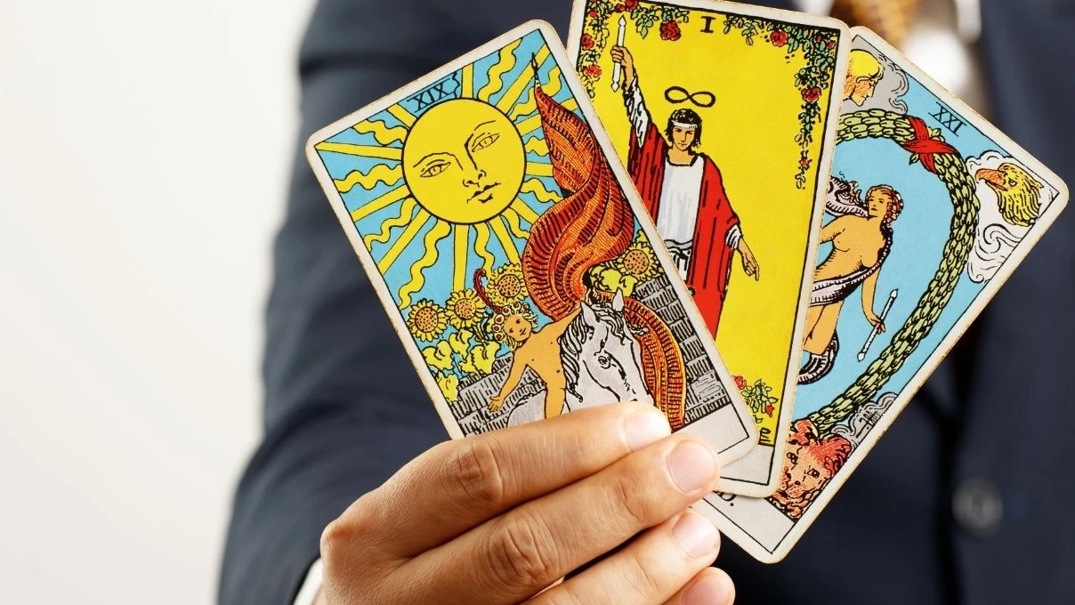 Günlük tarot kart açılımı 18 Eylül 2025! Geleceğinize yönelik yatırımlar yapın