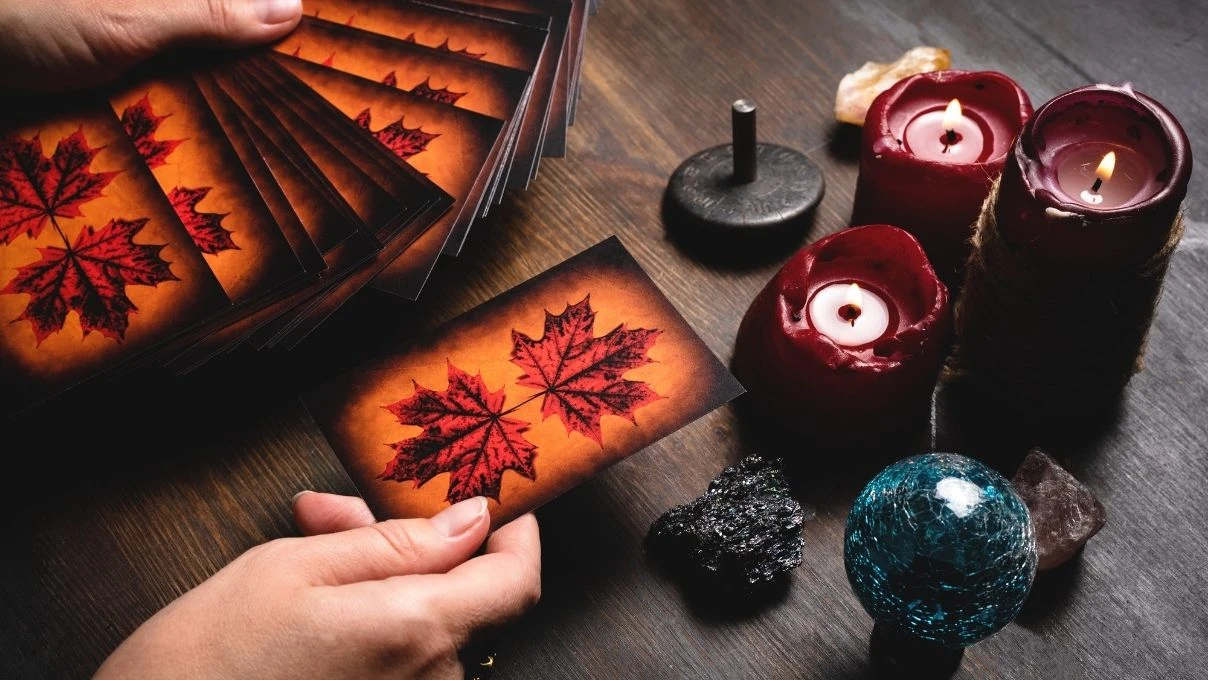 Günlük tarot kart açılımı 23 Eylül 2025! Aslan başarılarıyla günü kurtarıyor