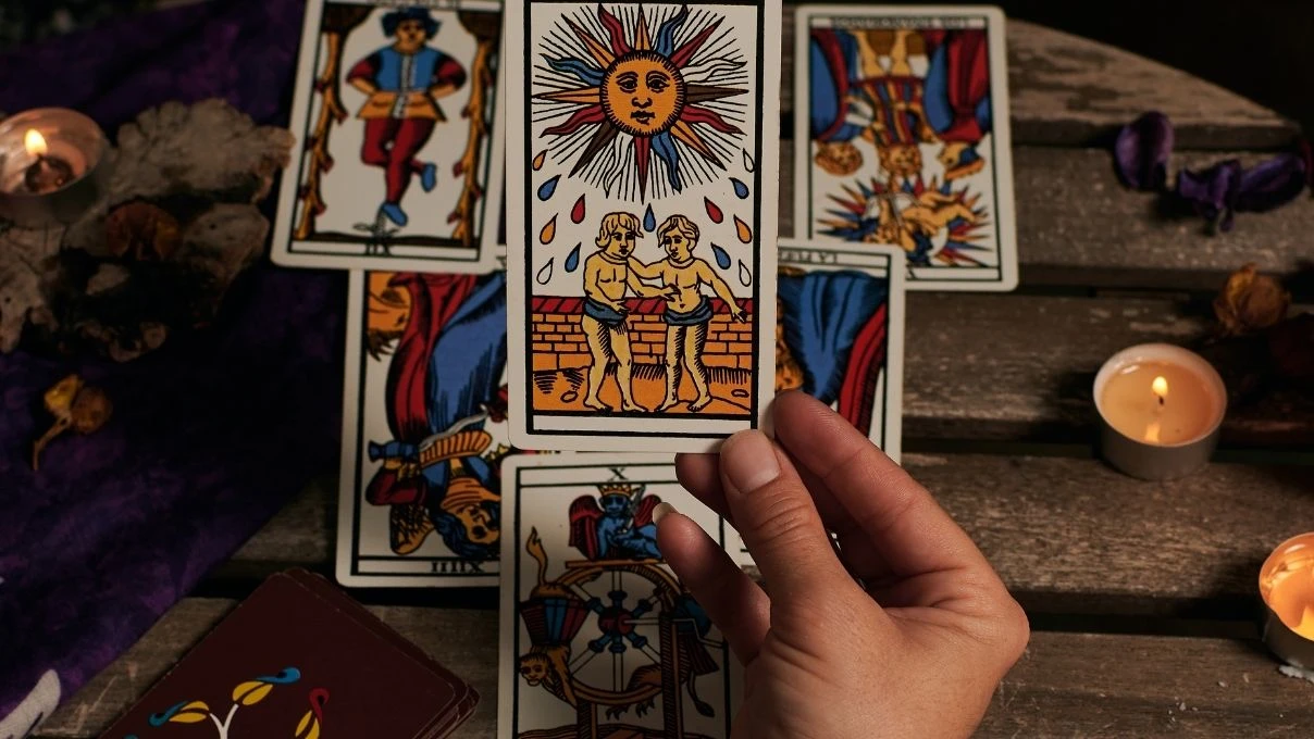 Günlük tarot kart açılımı 22 Eylül 2025! Sabır, güç ve aşk enerjilerinde denge kurun