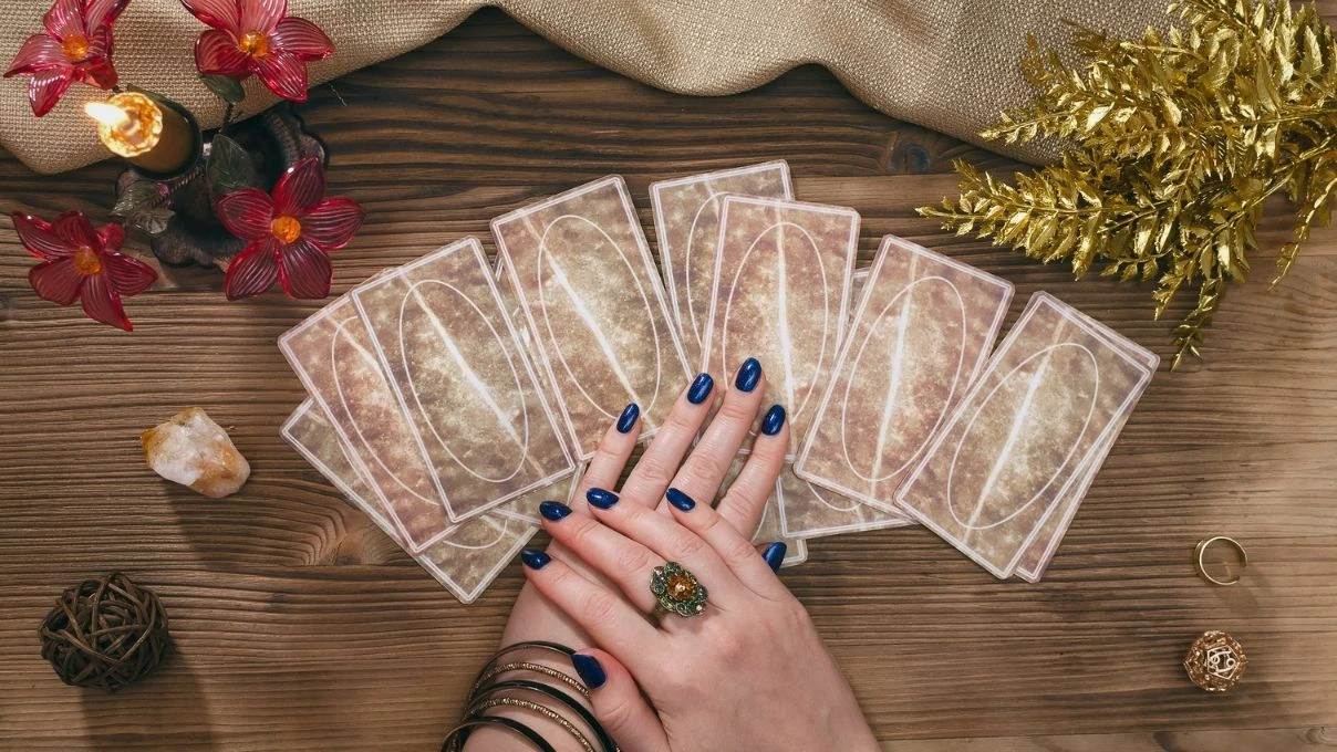 Günlük tarot kart açılımı 22 Eylül 2025! Sabır, güç ve aşk enerjilerinde denge kurun