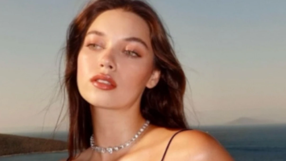 afra saracoglu 2