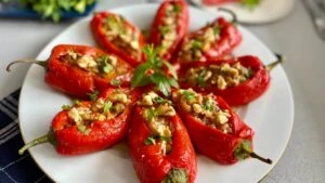 Bayram sofralarınızı renklendirin! Pratik ve lezzetli yemekler 4 arnavut dolmasi tarifi 2