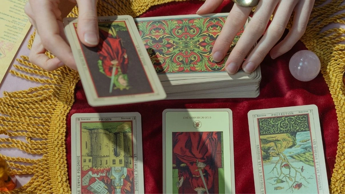 Günlük tarot kart açılımı 18 Kasım 2025! Sezgiler güçlenirken içsel aydınlanma dönüşümleri olacak