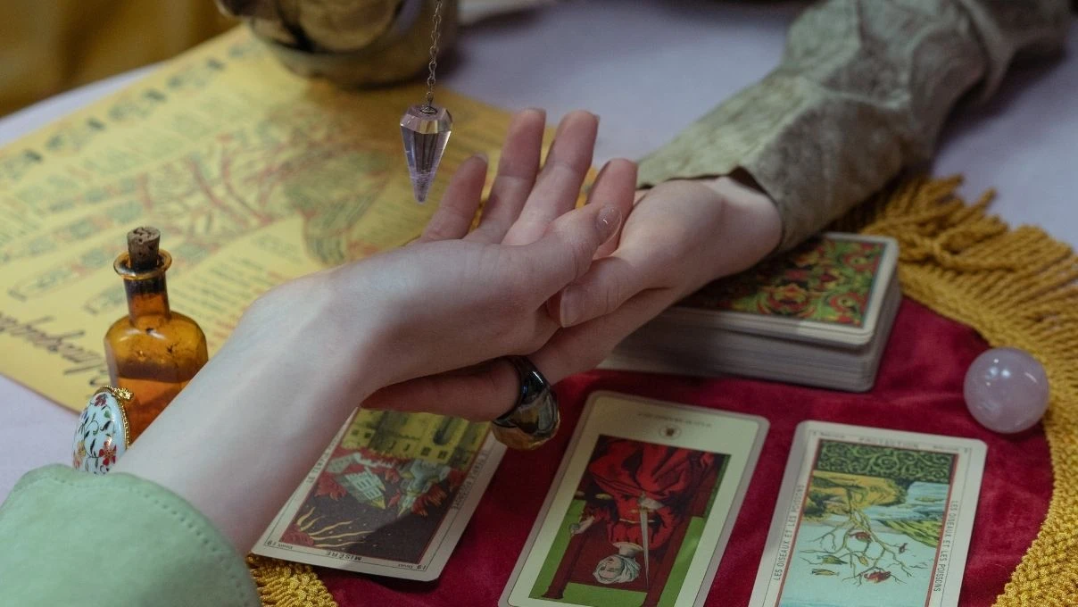 Günlük tarot kart açılımı 18 Kasım 2025! Sezgiler güçlenirken içsel aydınlanma dönüşümleri olacak