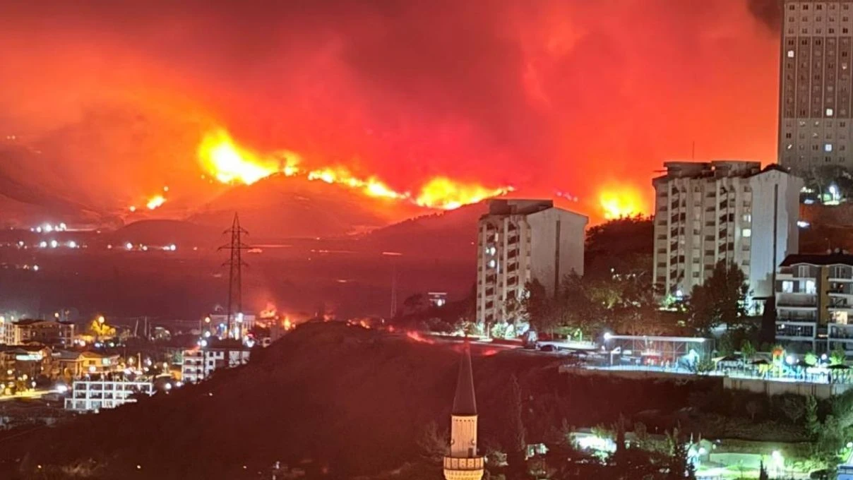 athena grubu bursa yanginina yakalandi