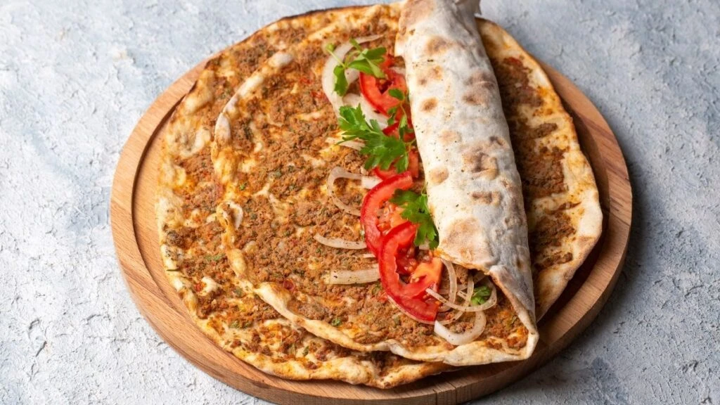 Şanlıurfalıları sinirlendiren balıklı lahmacun! Sosyal medya ayağa kalktı