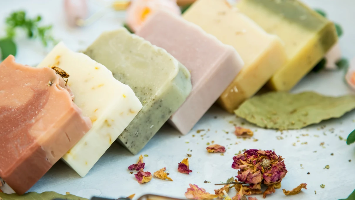 Beyaz kalıp sabunların sırrı! Pahalı deterjanlardan daha etkili 7 beyaz sabun 5