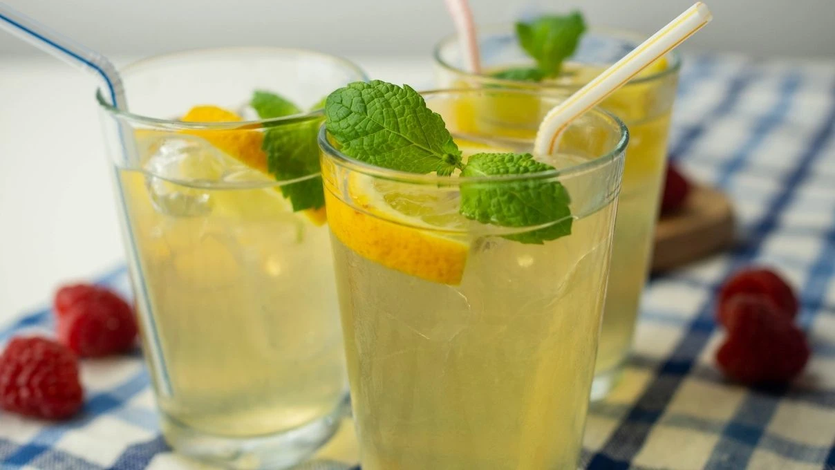 bir bardak asla yetmeyecek pastane usulu hakiki limonata tarifi 9