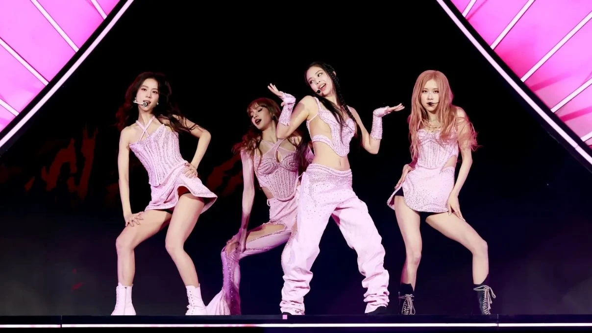 Blackpink yeni şarkısı rekor kırdı! Dünya çapında ilk sıraya yerleşen şarkının sözleri dikkat çekti