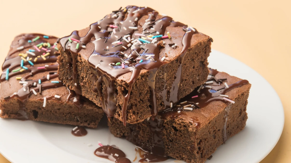 Fincanda 5 dakikada brownie! Fırınsız kolay tarif 7 brownie 3