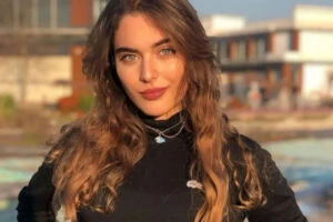 Uzak Şehir'in İpek'i Çağla Şimşek'ten bomba açıklamalar! Çağla Şimşek Uzak Şehir'den ayrılacak mı? 8 cagla simsek uzak sehir dizisinden ayriliyor mu uzak sehir ipek karakterinin akibeti merak uyandirdi 17488956955090 1