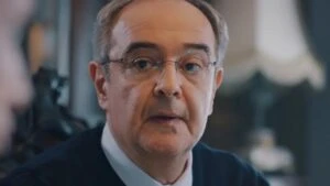 camdaki kiz adil resmi