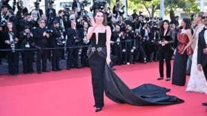 cannes film festivalinde ebru yasar